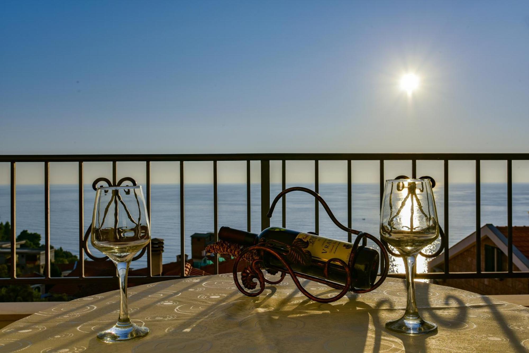 Leut Apartman Sveti Stefan
